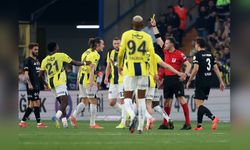 Fenerbahçe ve Mourinho, Derbi Sonrası Şampiyonluk Umudunu Yitirdi