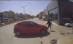 Ataşehir'de Yolda Yürüyen Kadına Çarpan Sürücünün Anbean Kameraya Yansıyan Anları