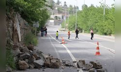 Diyarbakır'da yol kenarındaki istinat duvarında kısmi çökme meydana geldi