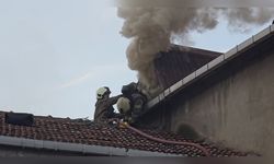 Ataşehir'de Üç Katlı Binanın Çatısında Çıkan Yangın Kontrol Altına Alındı