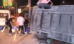 Fatih'te kaldırıma çıkan minibüs devrildi, sürücü yaralandı