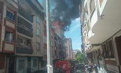 İstanbul'da Küçükçekmece'de binanın çatı katında yangın çıktı