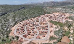 Adıyaman'ın Zey köyü kayalık zeminde yeniden kuruldu