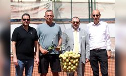 Küçük Kulüp'te tenis turnuvasında Azkara görev aldı