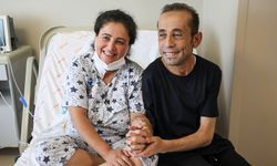 Doktorları 2'şer kez böbrek nakli olan çifti mucize diye tanımladı