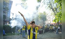 Fenerbahçe-Galatasaray Derbisi Öncesi Taraftarlar Stadyumu Doldurdu