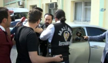 Adnan Oktar sağlık kontrolü için hastanede