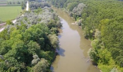 Atık sularla kirlenen Sakarya Nehri havadan görüntülendi