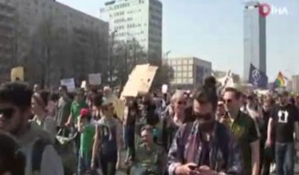 Berlin’de artan kiralar protesto edildi