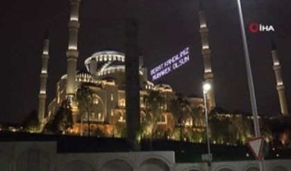 Binlerce kişi Çamlıca Camii’ne akın etti