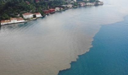 Çamura bulanan İstanbul boğazı havadan görüntülendi