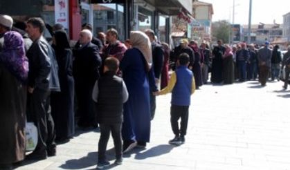 Erzincan’da ucuz et kuyruğu