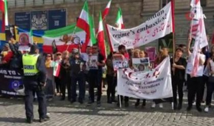 İsveç’teki İranlılardan rejim karşıtı protesto