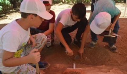 Mardin’de çocuk arkeologlar iş başında