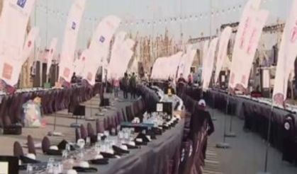 Mısır’da dünyanın en uzun iftar sofrası kuruldu