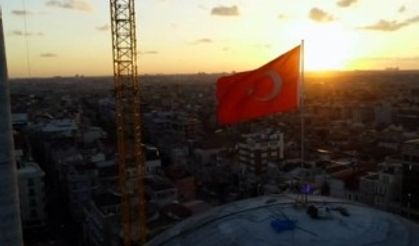 Taksim Camii’nde gün batımı mest etti