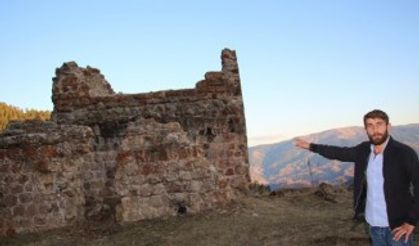 Tarihi kilise defineciler tarafından yok edildi