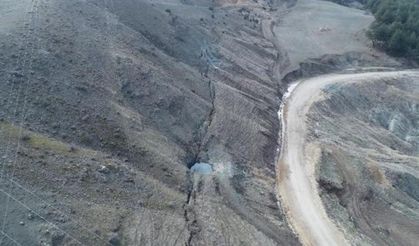 Adıyaman’da metrelerce uzayan fay kırığı havadan görüntülendi