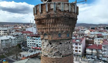 Ulu Cami'nin eğri minaresindeki 'kufi' yazılar restore edilecek