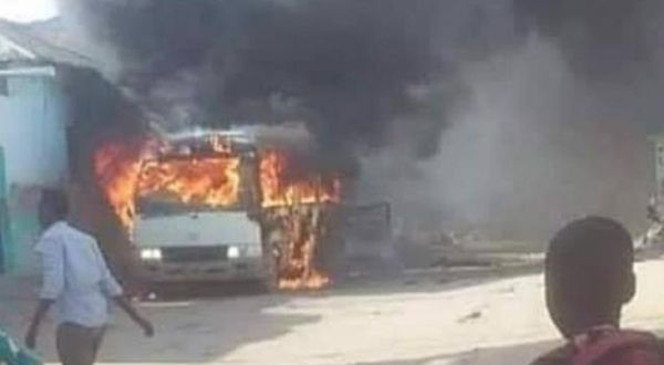 Somali'de futbol takımının otobüsüne bombalı saldırı