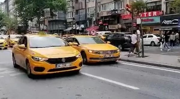 İstanbul'da taksicilerden akaryakıt zamlarına protesto