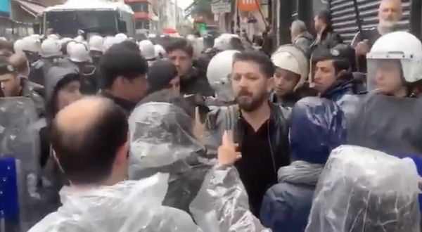 Kadıköy'de Bebek Katili ve bölücü terör lehine slogan atan gruba müdahale: 70 gözaltı