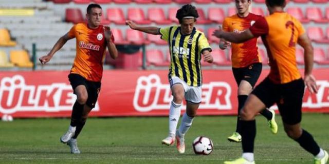 Fenerbahçe'nin genç yıldızına övgü yağdı