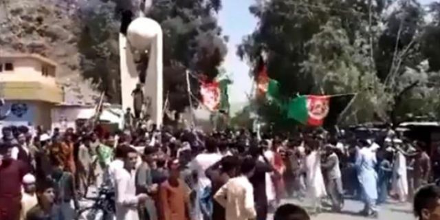 Taliban gösteri alanına ateş açtı! Çok sayıda ölü var