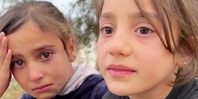 Suriyeli küçük kız gözyaşlarıyla anlattı: Bizim suçumuz ne?