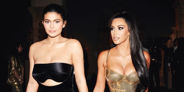 Kylie Jenner ve Kim Kardashian’ın “kıyafet” tartışması