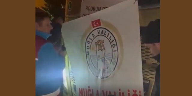 Muğla Valiliği, CHP'li belediyenin yardım TIR'ına kendi pankartını astı