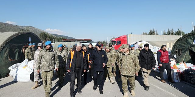 Mehmetçik, deprem yardımlarını lojistik üssüyle koordine ediyor