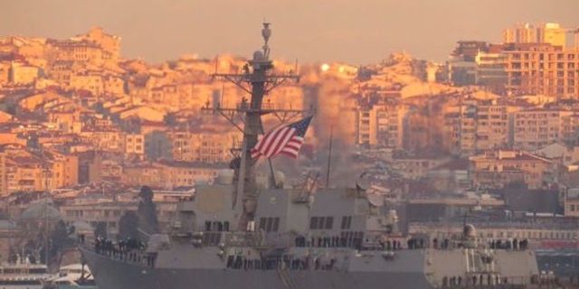 İstanbul’a demirleyen ABD savaş gemisinin sancağı tepkilere neden oldu!