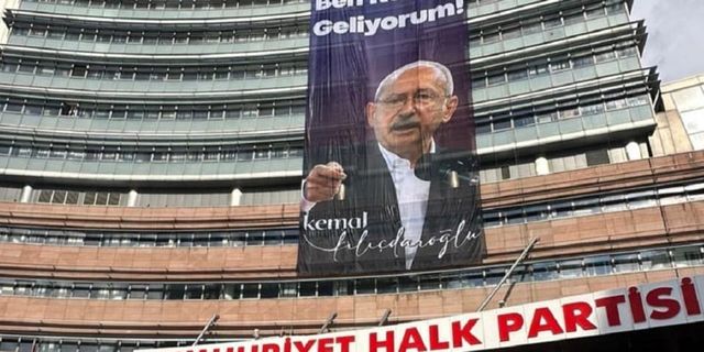 "Ben Kemal, geliyorum" repliği CHP Genel Merkezi'nin yeni pankartı oldu