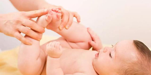 'Bebeklerde doğumdan 6 hafta sonraki taramalarla kalça çıkıklığının önüne geçilebilir'