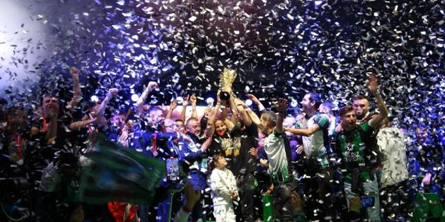 Kocaelispor binlerce taraftarıyla  şampiyonluğu kutladı