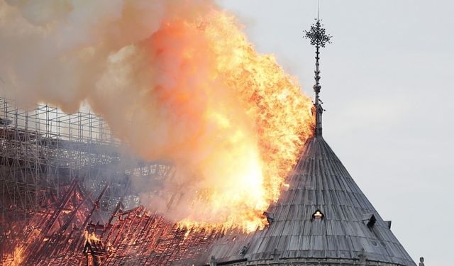 Notre Dame yangınında suç unsuruna rastlanmadı