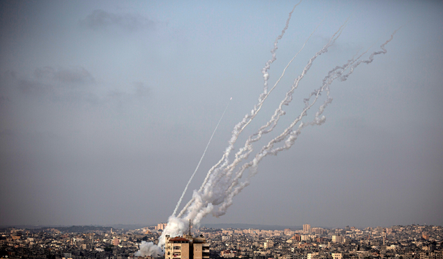 İsrail Suriye arasında bombalama başladı