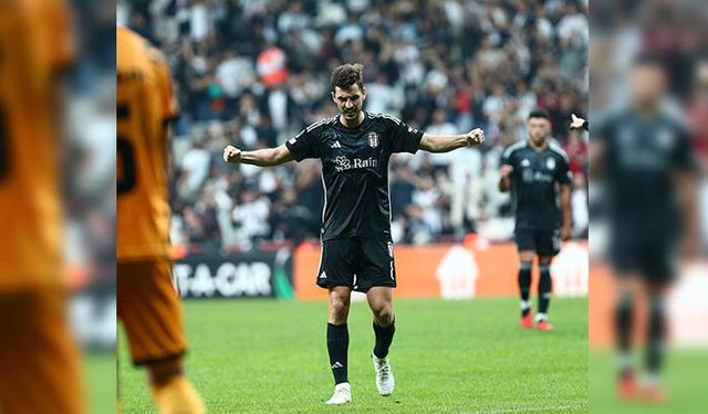 Salih Uçan Bu Sezon Beğenileri Topladı!