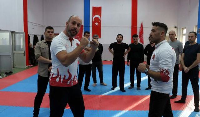 Memurlar kungfu öğreniyor