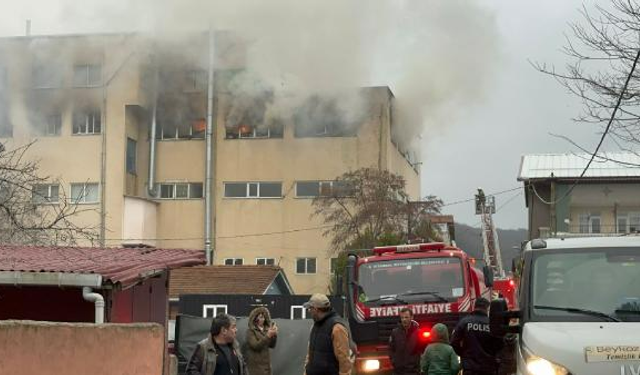 Beykoz'da bir fabrika alev alev yandı