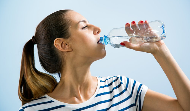Plastik şişelerde su içmenin zararları