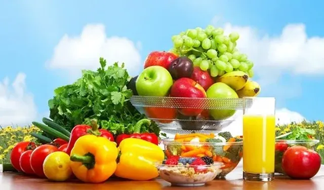 Göz sağlığı için vitamin içeren besinler tüketilmelidir.