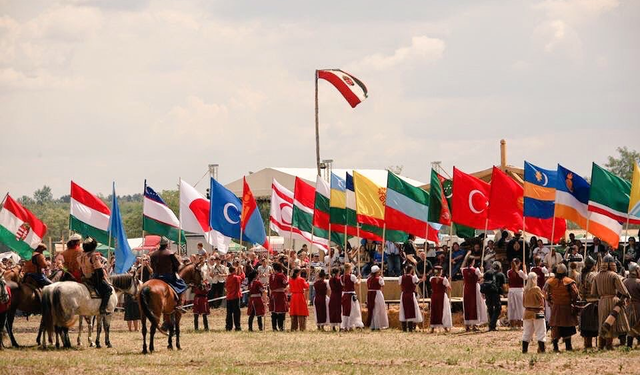 Macaristan Turan Kurultayı Dağılıyor mu?