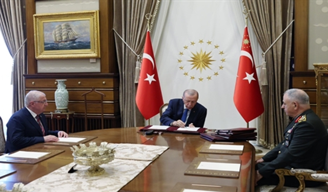 Cumhurbaşkanı Erdoğan, YAŞ kararlarını imzaladı