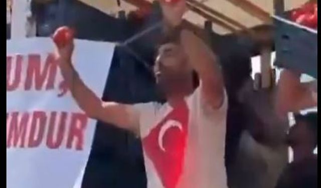 Ellerinde kalan domatesleri döken çiftçiden AKP'ye protesto