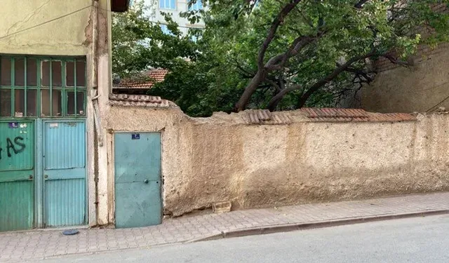 Konya’da bir evin bahçesinde toprağa gömülü kadın cesedi bulundu