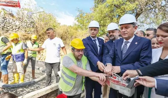 CHP Lideri Özgür Özel cami temeli attı