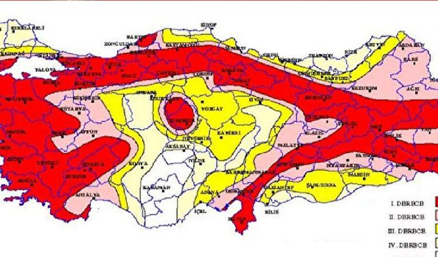 Afyonkarahisar'da Gece Yarısı Deprem Paniği!