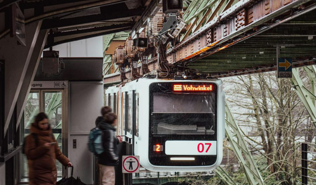 Dünyanın En Eski Elektrikli Askılı Treni Almanya'da